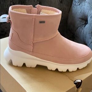 UGG Palomar Sneaker Size 8.5 Brand New.